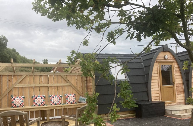 Squirrel 2 bedroomed glamping Pod