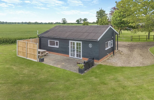 Squirrel Lodge- UK47394