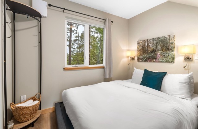 SS#4- SUPsurfer– Cozy inlet cabin with view!