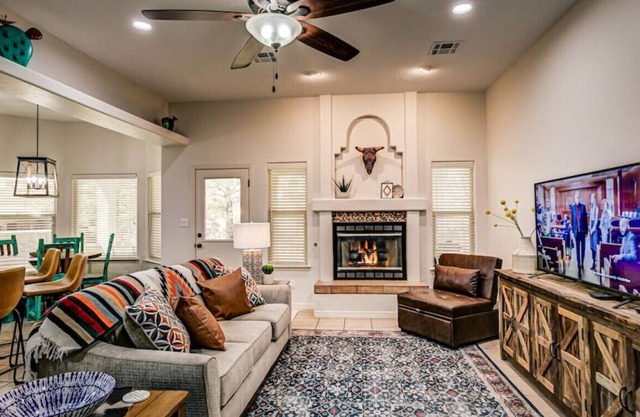 Sstar · Newly Renovated Home - Relax, Work, or Family Time