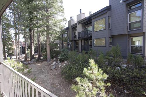 St Anton Wooded View 1-Bedroom Condos with Complimentary Hot Drinks