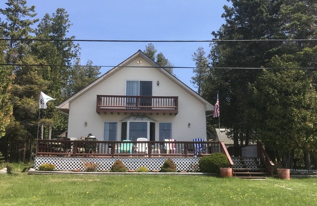 4 BR Beach Front Home am Lake Michigan mit Blick auf Mackinac Bridge