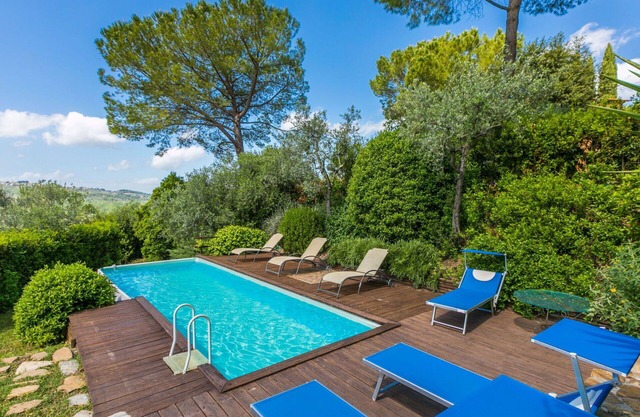 Alleinstehendes Ferienhaus mit privatem Pool, Klimaanlage, W-LAN, TV, Innenhof, Panoramablick
