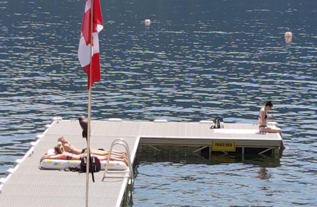 St. Ives Resort on Shuswap - 1 Zim. Mit Dachboden, Seeseite, haustierfreundlich, Anlegestelle, Bojen