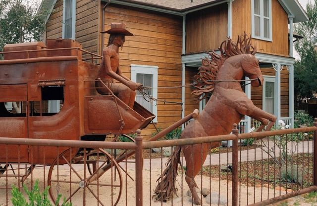 St Joe’s Heritage House Los Alamos, CA - Sleeps 10 with AC & Wifi