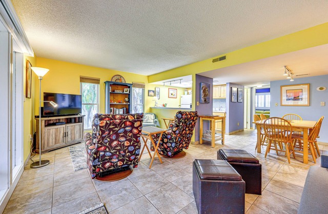 St Johns River Retreat in Welaka w/ Dock Access