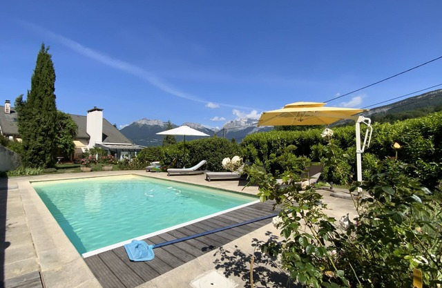 Repräsentative Villa in der Nähe des Sees von Annecy und der Berge, Swimmingpool, herrliche Aussicht
