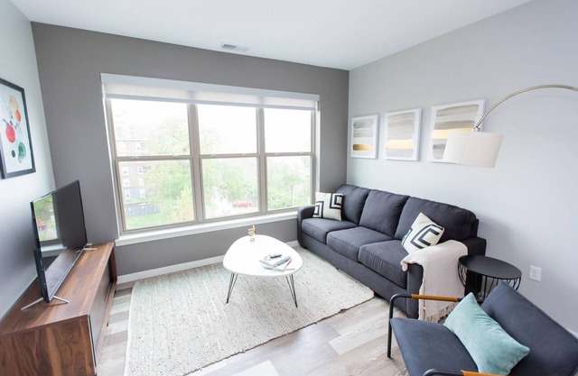 St. Louis | Central 2BD/2BA Forest Park Apartment