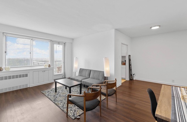St. Louis Gem: Cozy 1BR with Balcony & Top Amenities!
