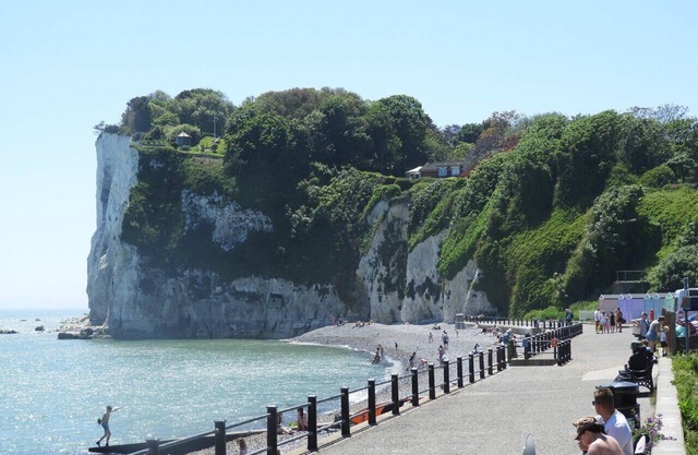 2 Bed Chalet, St Margaret's at Cliffe, South Coast