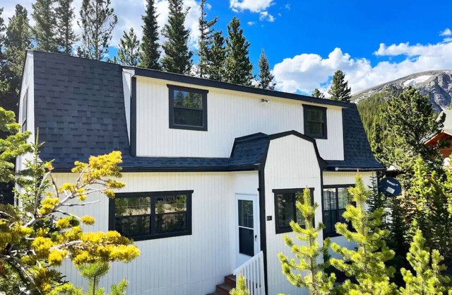 St Mary's Glacier Retreat | A Cozy Lakeside Escape