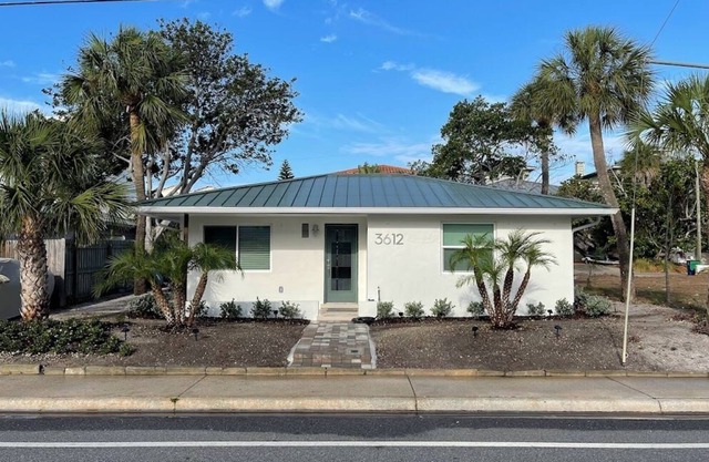 St Pete Beach House Rental - Castaway Casita