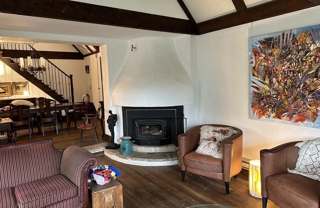 St Sauveur Chalet; easy access to nearby ski hills and village; pet friendly