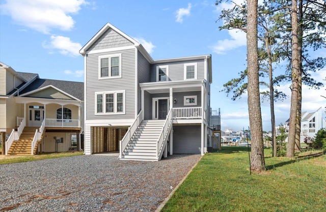 Stacked Deck - Spectacular Bay Views - Waterfront!