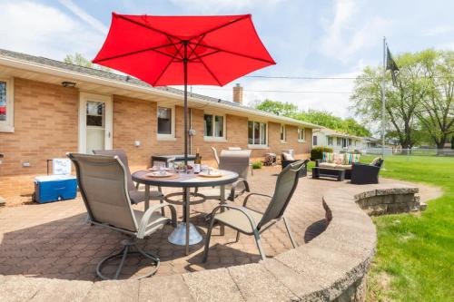 Stadium District Resch 3 BR Sleeps 8