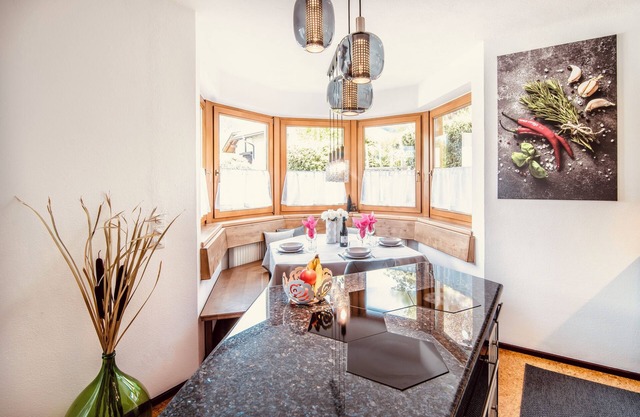 Stadtnestl Apartment - privater Garten, Bergblick & alpiner Charme