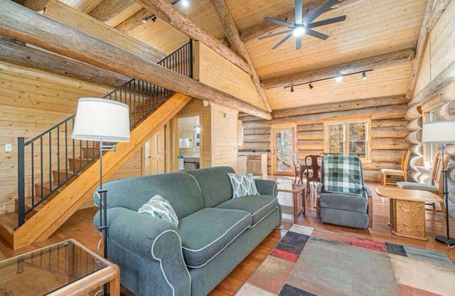 Stagecoach Inn Log Cabin 10 Acres Wooded Setting