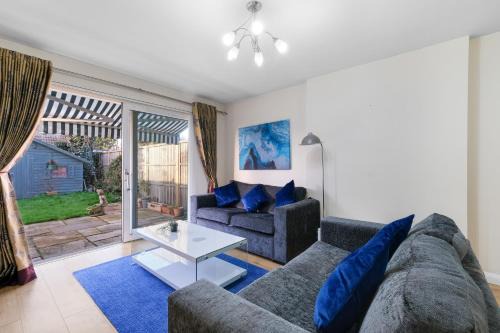 Staiforce 2 Bedroom House with Parking testnow