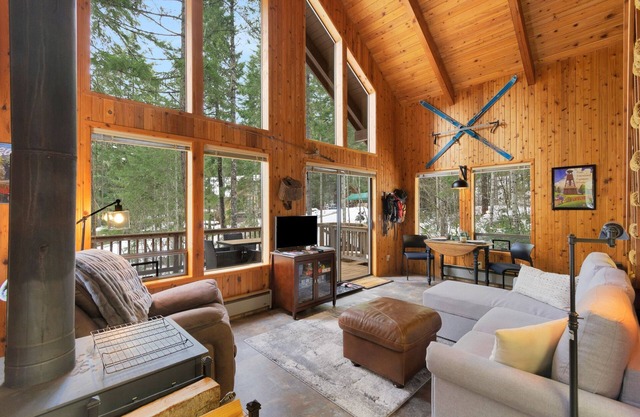 Staircase Rapids Retreat at Lake Cushman, Sleeps 6