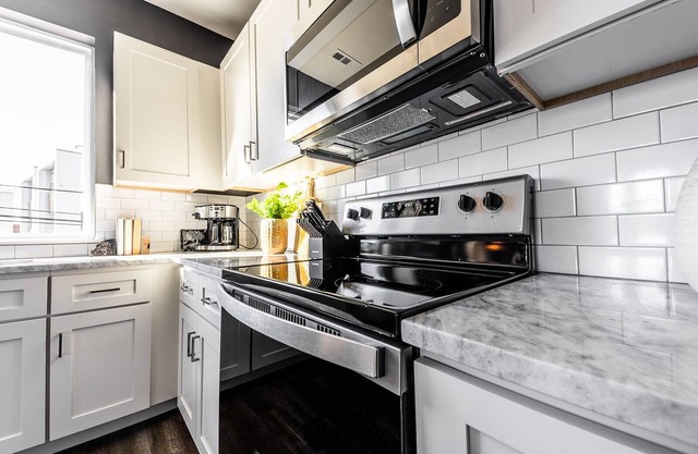 Stallion Stable - Rooftop Deck -Mins to Midtown