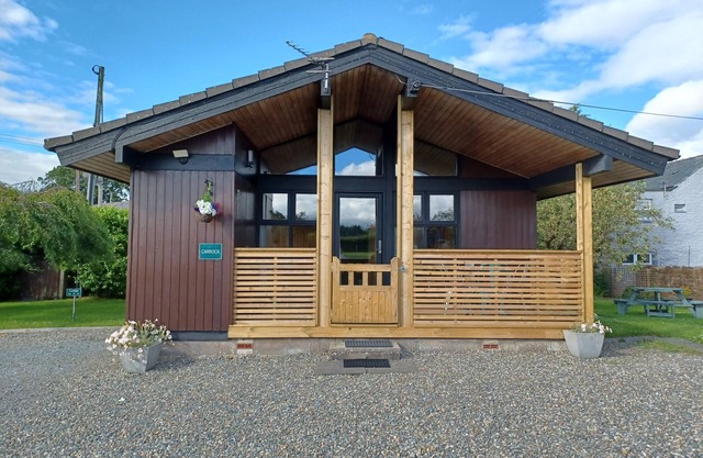 Lodge-Standard-Eigenes Badezimmer-Gartenblick