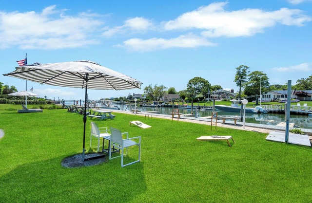 Standard Room in Boutique Hotel, the Heart of Hampton Bays, Waterfront...