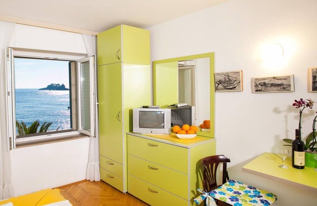 Standard Studio with Shared Balcony 1