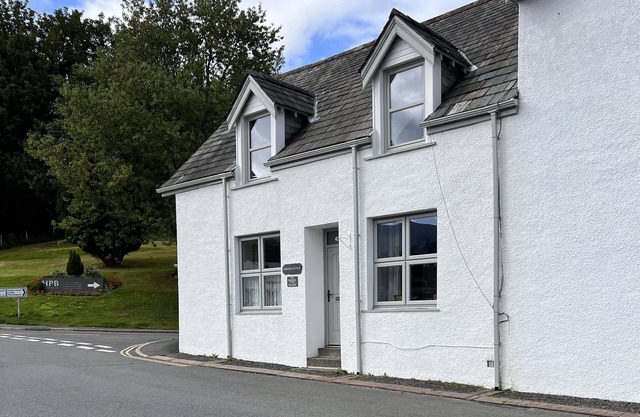 Stanger Cottage - a cottage that sleeps 4 guests in 2 bedrooms