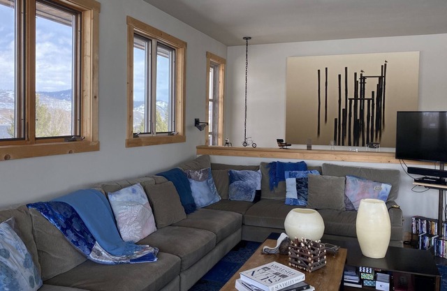 Stanley Cabin Getaway - Steps from everything Stanley has to offer!