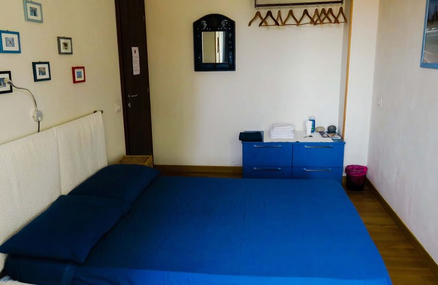 Stanza con vista sulla città storica, letto matrimoniale e bagno condiviso