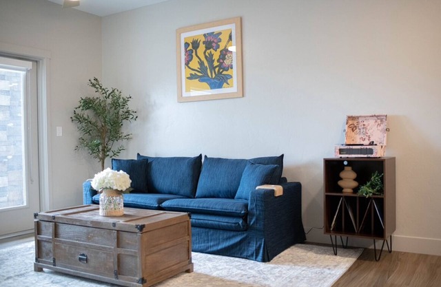 Star Charm apartment- with pool, gym, hot tub & Pac- Man