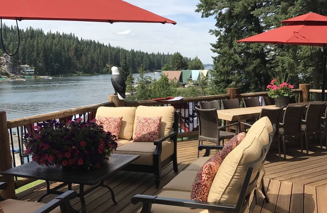 Star Lodge Lakefront Rental with Boat Slip