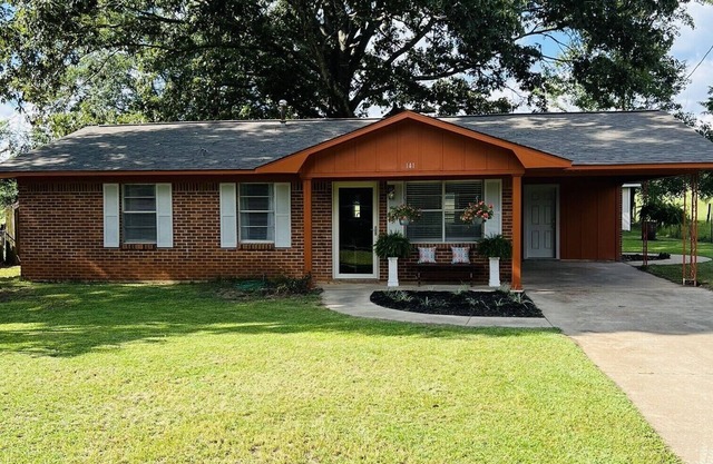 Star Meadows - 3 Bedroom Beautiful Home near Starkville, MS