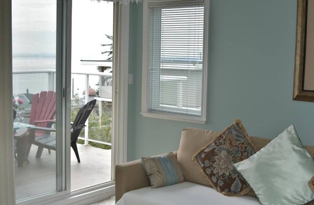 Star of the Sea guest house, Queen size suites with Ocean view balcony