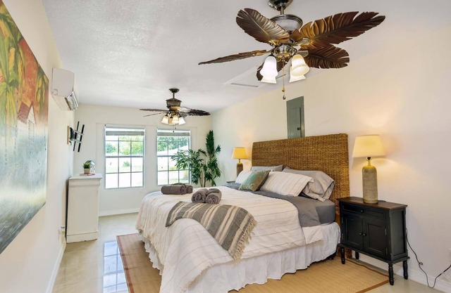 ~Star-Spangled Stay Sleeps 9 Mayo Clinic & Beach~
