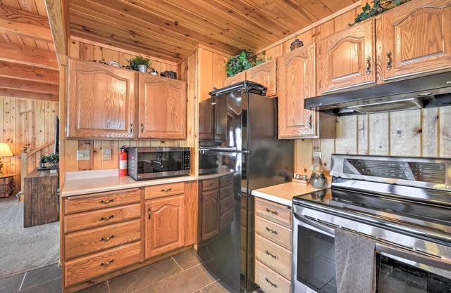 Star Valley Ranch Cabin Getaway: Hot Tub!