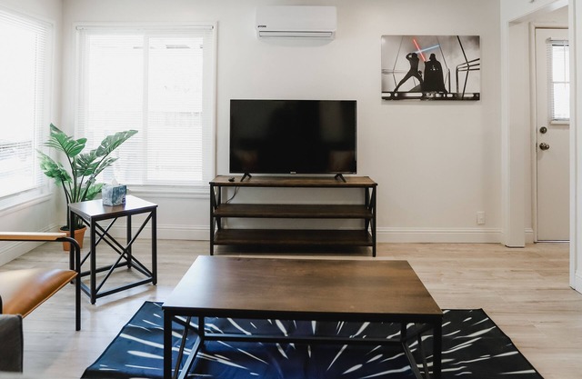 Star Wars Themed 2 BR | Close to DT/MT | Laundry