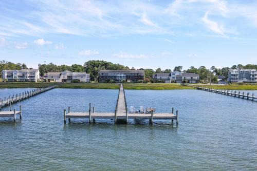 Starfish on the Channel - New waterfront townhome with golf cart!