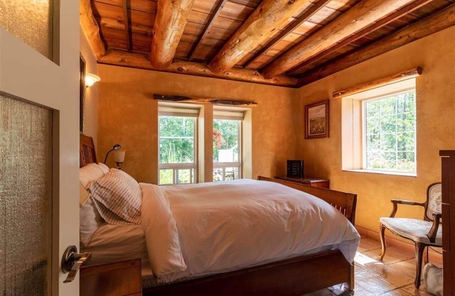 Stargaze in the forest. Enchanting Straw Bale Cottage nestled in nature.