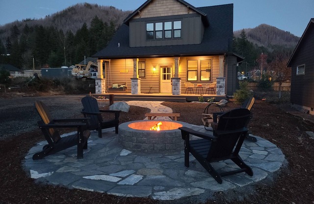 Stargazer Lakehouse - New beautiful home at Detroit Lake