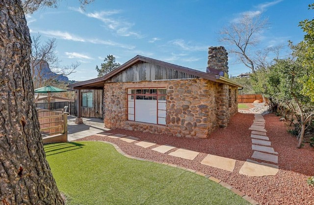 Stargazer’s Inn, Red Rock Views! 1 mi. to Uptown
