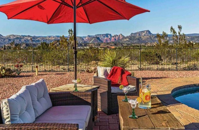 Stargazers Private Paradise with Pool and Hot Tub!