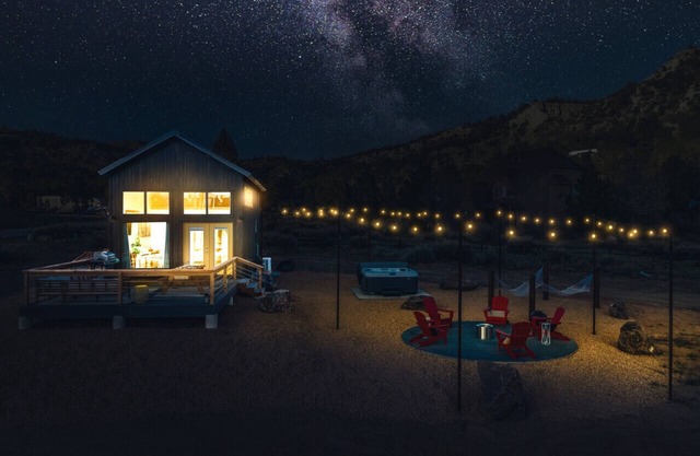 Stargazing Retreat w/ Hot Tub & Deck Hammocks BBQ