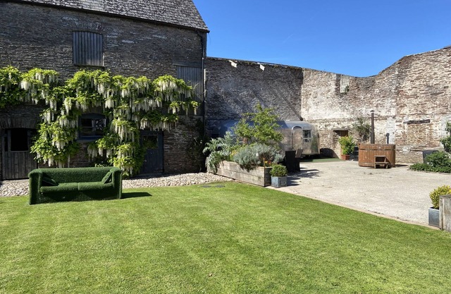 Starling House - a house that sleeps 5 guests in 2 bedrooms