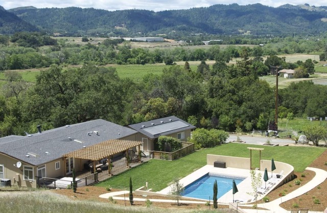 4Br / 3Ba Hillside Alexander Valley Haus mit Inground Pool