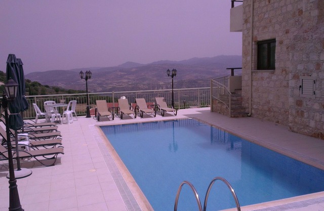 Die Starlit Villa ist eine schöne, aus Stein gebaute Villa mit einer Größe von 360 m2 und einem privaten Pool
