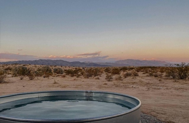 Star’s Hollow: Peace, Stars & 15min to Joshua Tree National Park Entrance