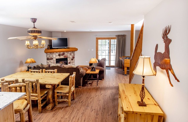 Starved Rock Cabin Sleeps 9