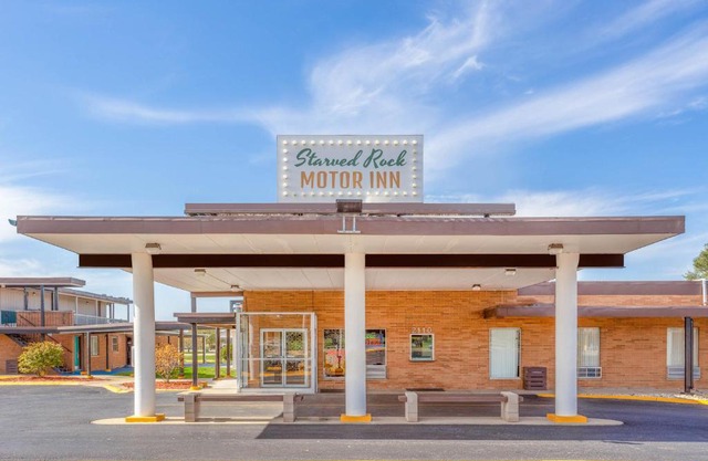Starved Rock Motor Inn