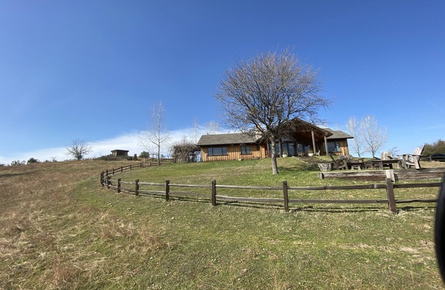 Starview Ranch: 3 homes w/ 7 bdrms, pool, sauna, spa & gym on 50 beautiful acres